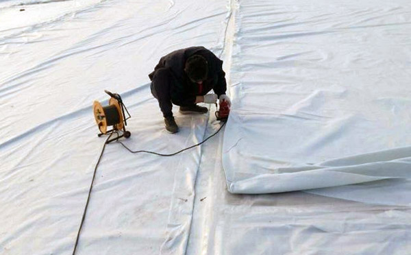 精品无码一区二区三区水蜜桃承传铺设时应尽管防止风雨天色